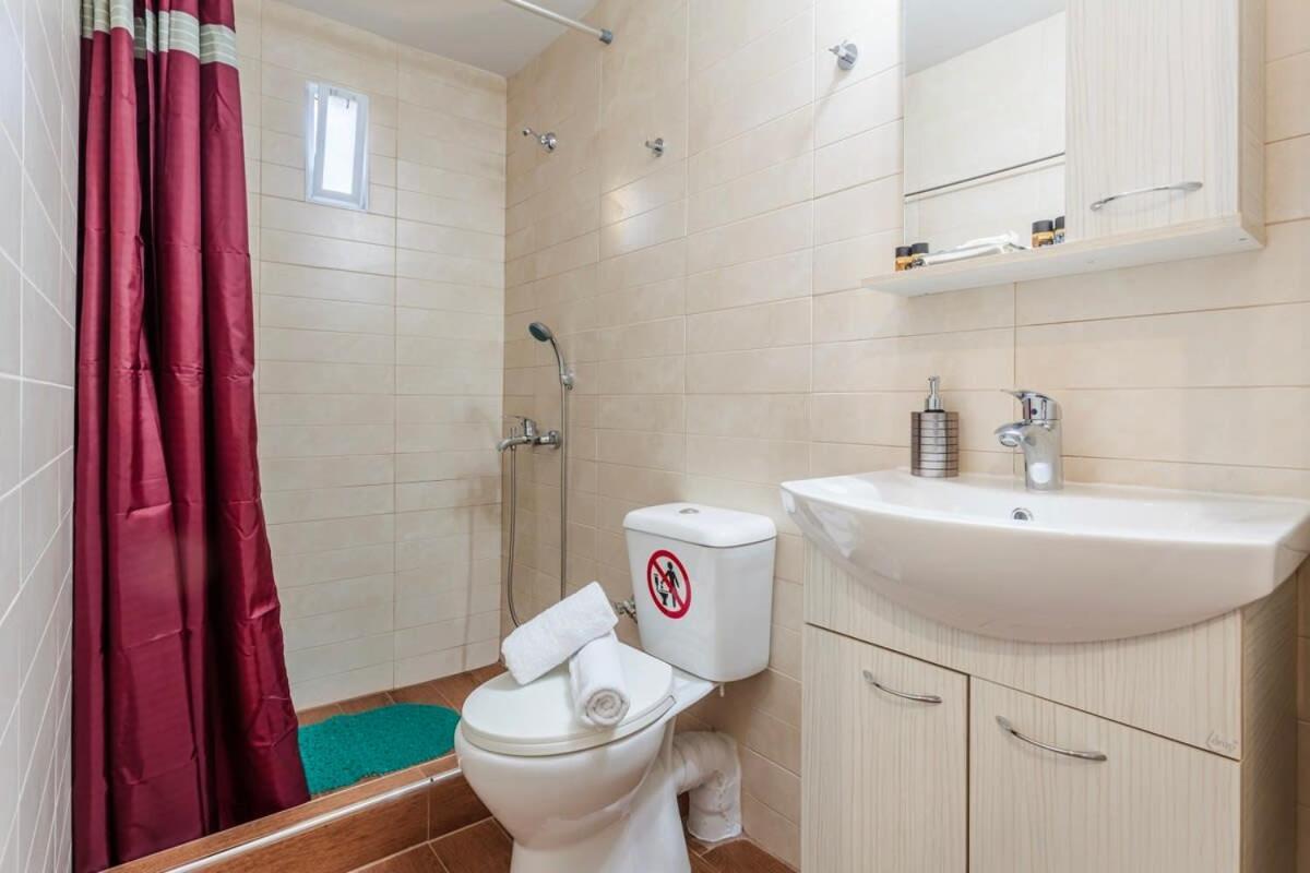 Summer Rose Garden Getaway - A Step To The Beach Kalamata Exterior foto