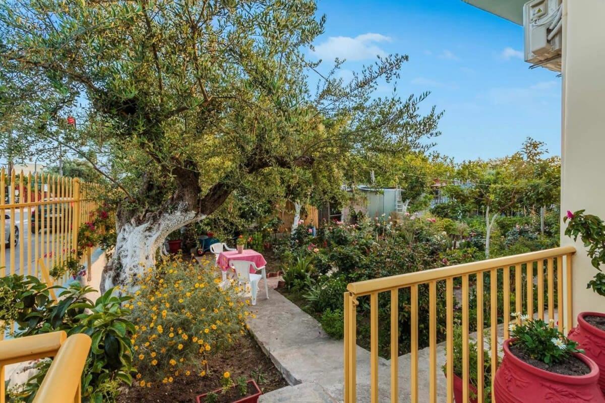 Summer Rose Garden Getaway - A Step To The Beach Kalamata Exterior foto